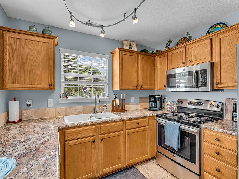 2628 Sawgrass Dr — Photo 11