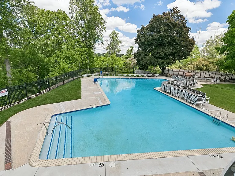 1740 Oakwood Ter #14I — Photo 43