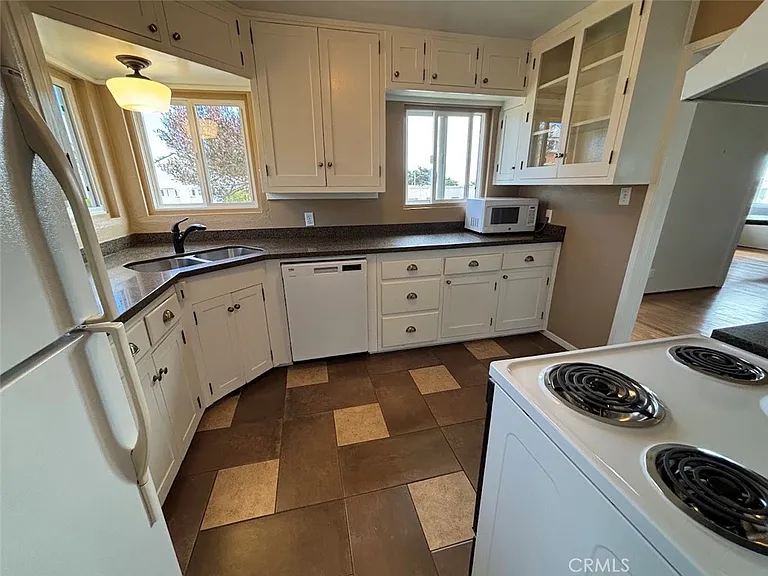 265 Chatham Ln — Photo 9