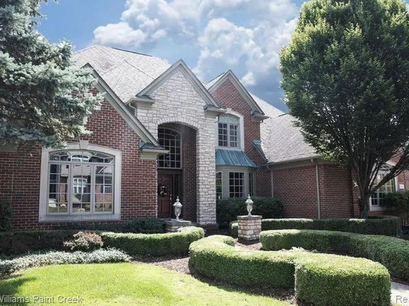 107 Greenan Ln, Lake Orion, MI 48362