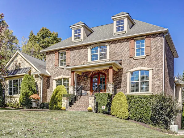 4 Periwinkle Ct, Johnson City, TN 37615