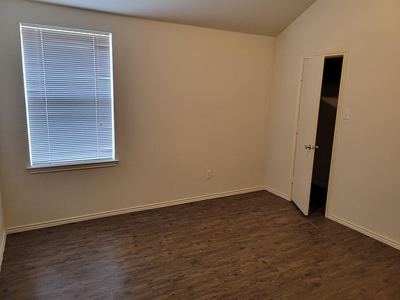 3rd image of 3617 Truman St