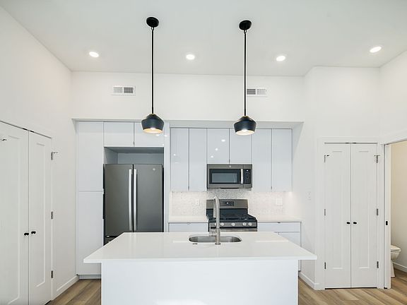 3rd image of 1909 E Dauphin St #2R