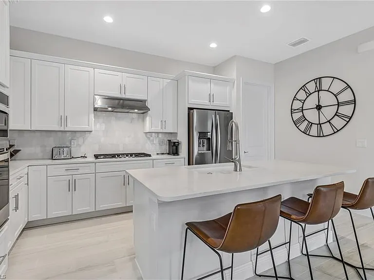 9032 Saint Lucia Dr — Photo 3