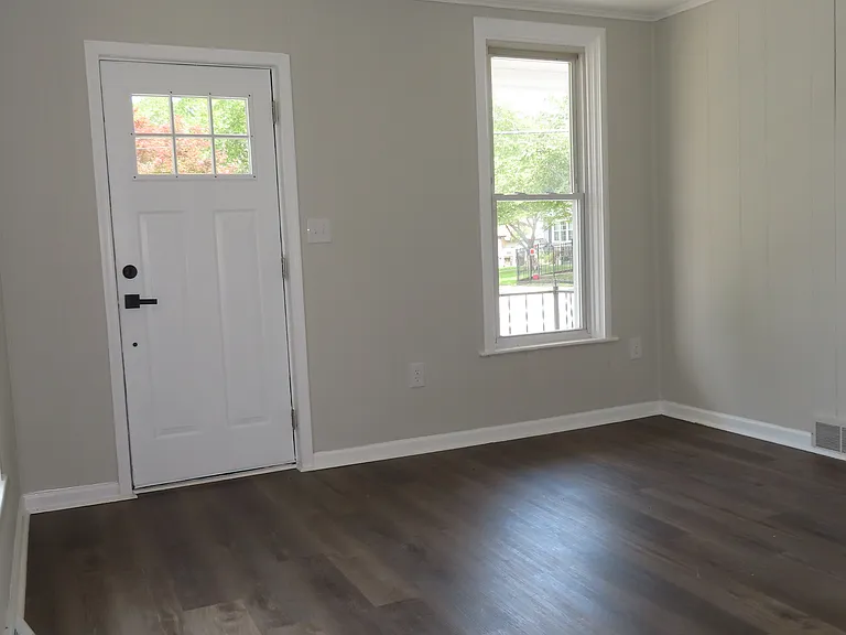 828 Broad St — Photo 3