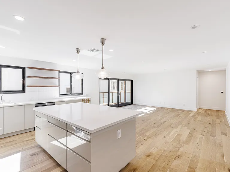 1657 Malcolm Ave — Photo 3