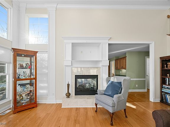 4th image of 8374 Eagle Creek Dr