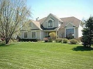 9001 E Stoneyfield Dr, Dexter, MI