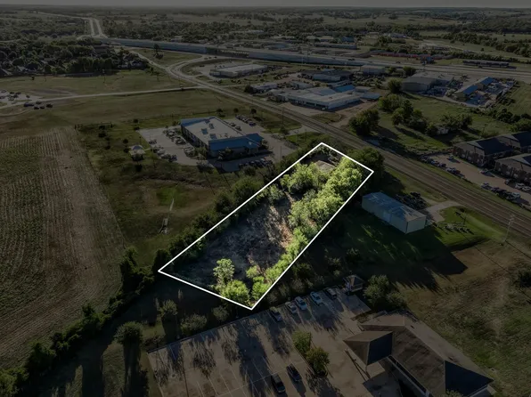 2701 S Market St, Brenham, TX 77833