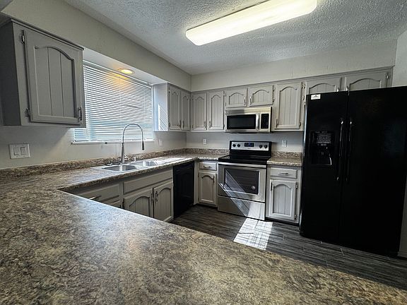 3rd image of 100 Eaton Rd SE
