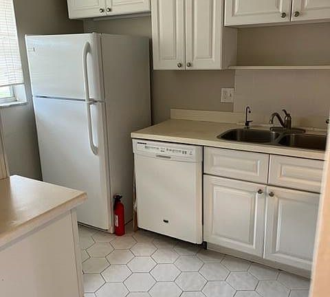 3rd image of 101 Lake Evelyn Dr