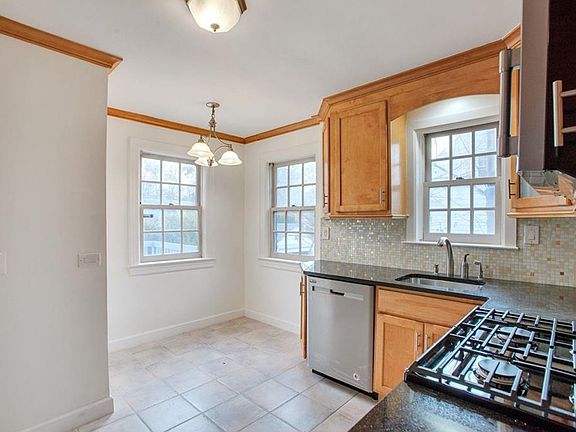4th image of 51 Shelley Ave