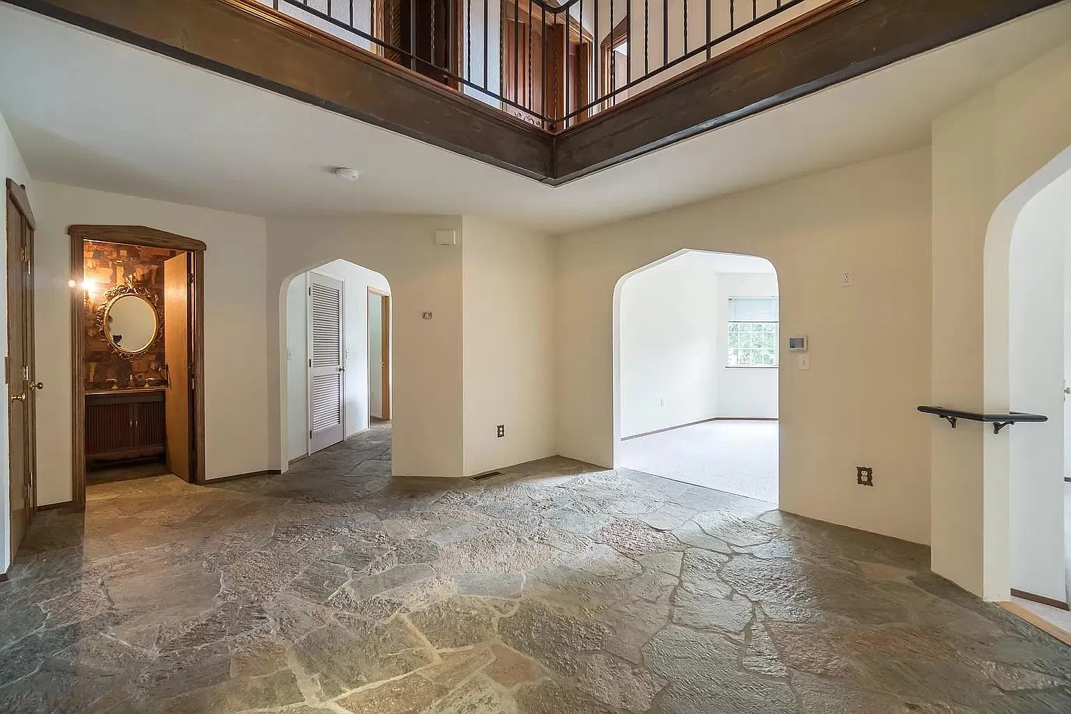 3 bed, 3.5 bath, 3390 sqft, $4,700 — Photo 4