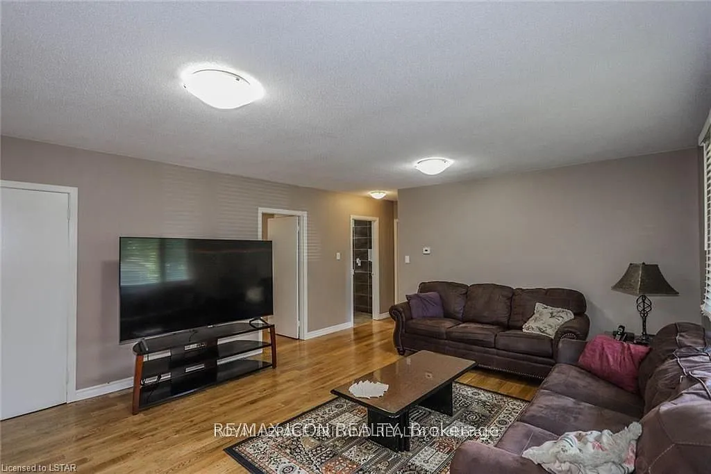 3 bed, $2,200 — Photo 2