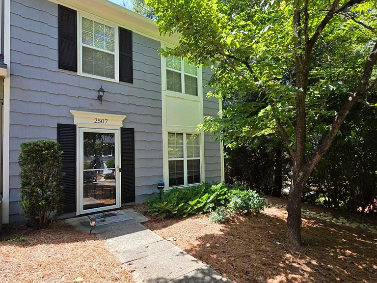 2507 Queen Anne Ct — Photo 1