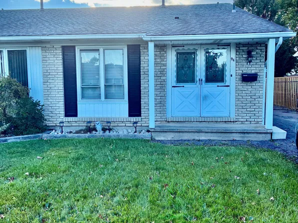 94 Carriage Rd, Saint Catharines, ON L2P 3S8