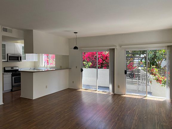 3rd image of 1216 S Sherbourne Dr APT 103