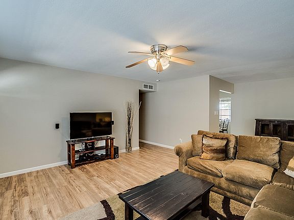 Family room 2