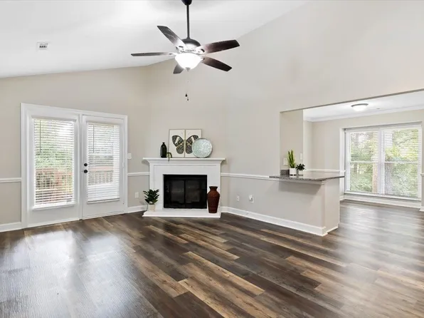 500 W Woodcroft Pkwy APT 8C, Durham, NC 27713