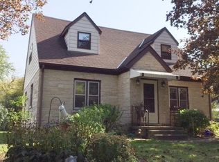 1722 S Berlin Ave, New Berlin, WI 53151