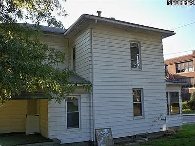95 Garfield Ave photo 1