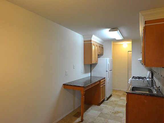 3rd image of 24 Shrewsbury Green Dr Unit D