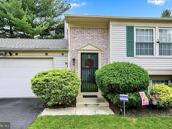 3rd image of 108 Wading Spring Ln