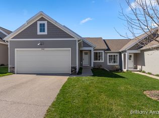3464 Devonwood Dr NE #6, Grand Rapids, MI 49525