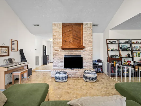 2302 Shady Brook Dr, Houston, TX 77084