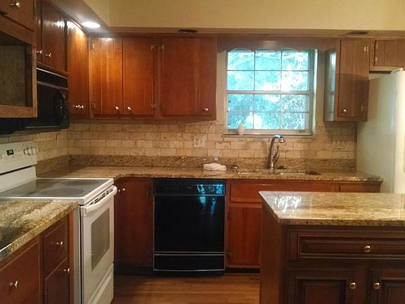 3rd image of 408 Belle Meade Dr