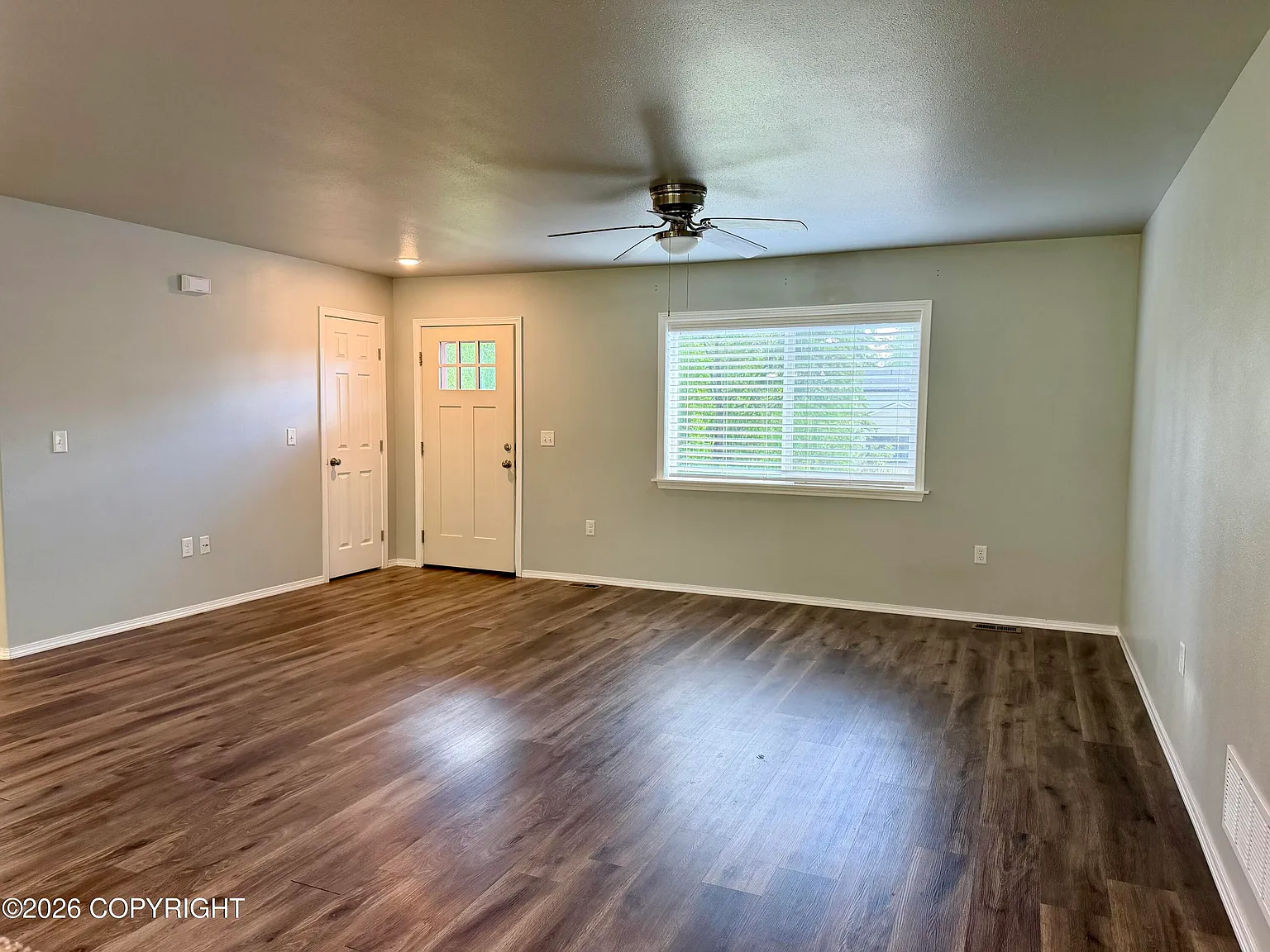 3 bed, 2.0 bath, 1411 sqft, $2,700 — Photo 2