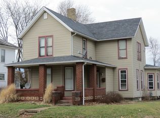 948 E Chestnut St, Coshocton, OH 43812