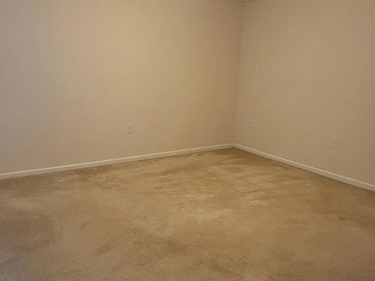 1407 Regents Ln — Photo 11