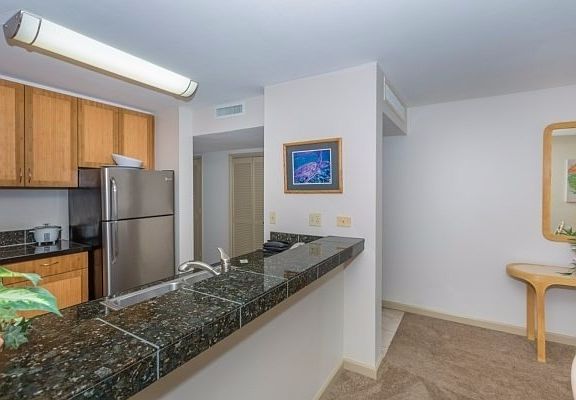 4th image of 75-6106 Alii Dr #216