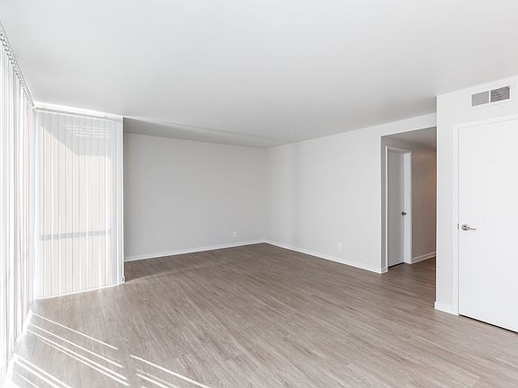 5th image of 3014 Clay St APT 2C