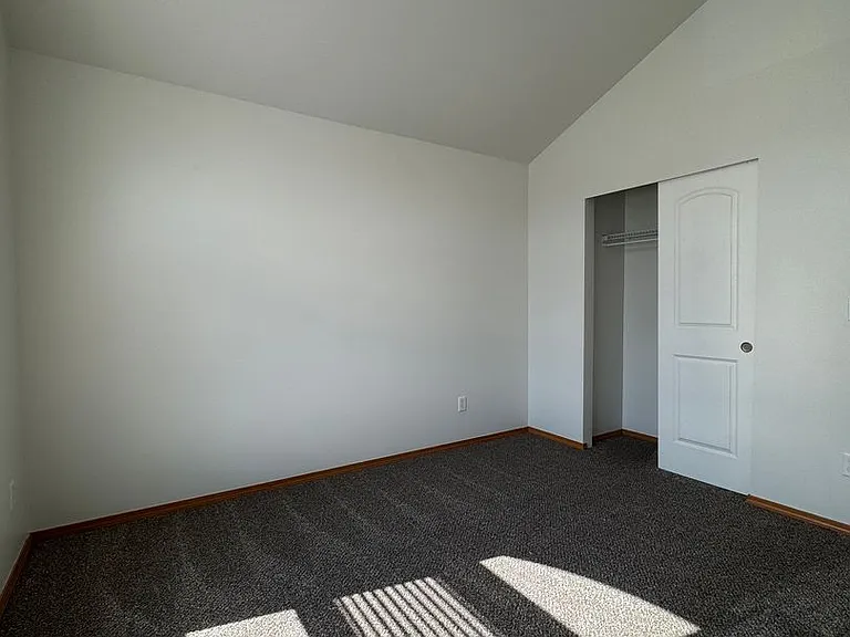 2210 N Clearview Dr — Photo 36