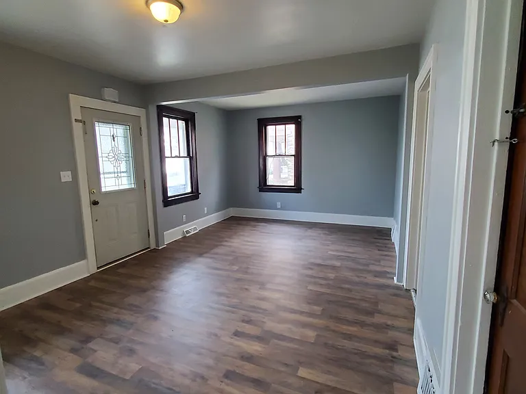 114 4th St #1 — Photo 3