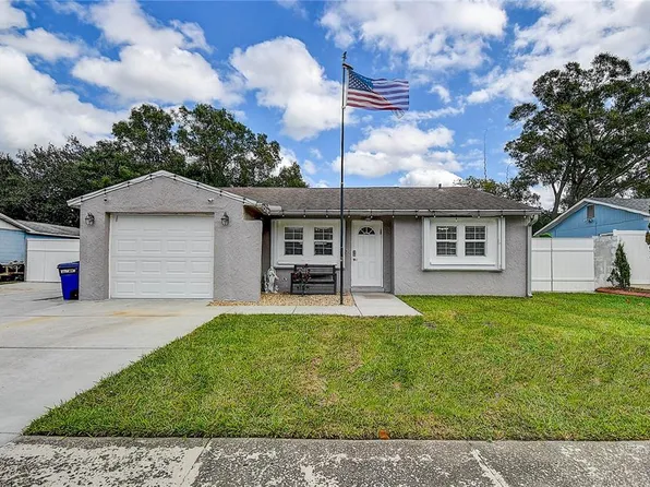 1352 Foxwood Dr, Lutz, FL 33549