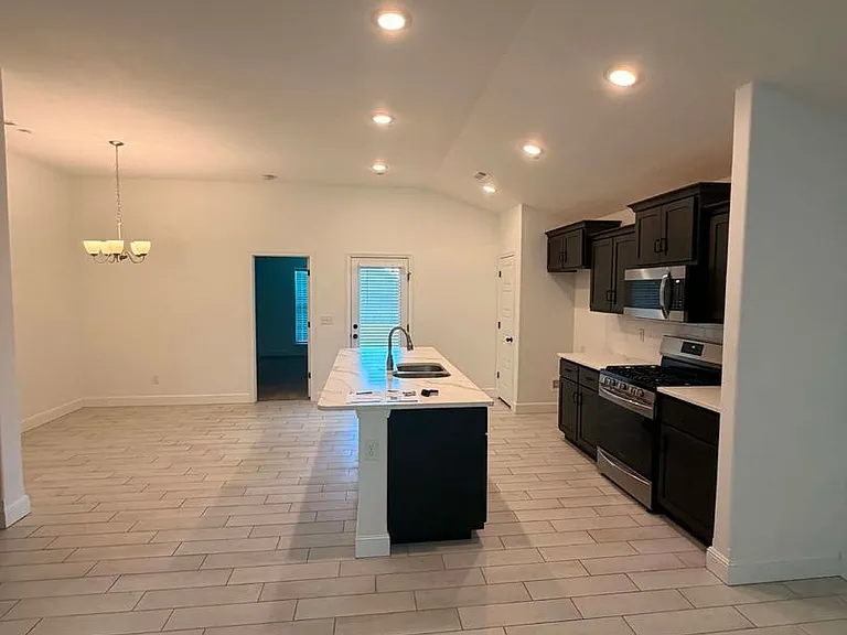 347 Sidney Ln — Photo 4