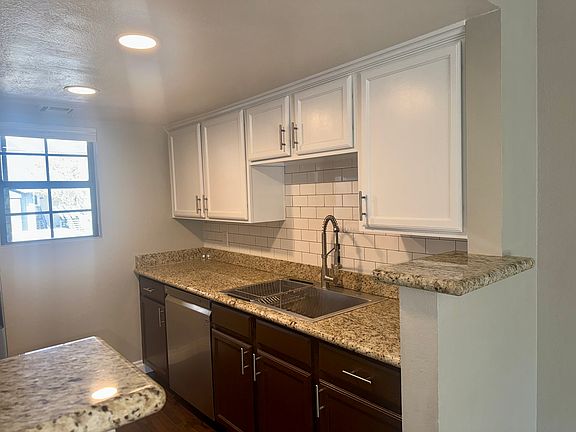 5th image of 14948 Avenida Venusto Unit 20