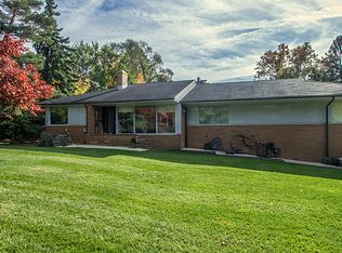 428 E Pleasant Valley Rd, Seven Hills, OH 44131