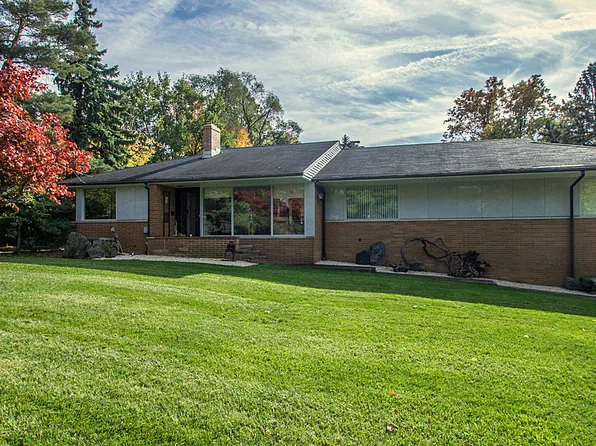 428 E Pleasant Valley Rd, Seven Hills, OH 44131