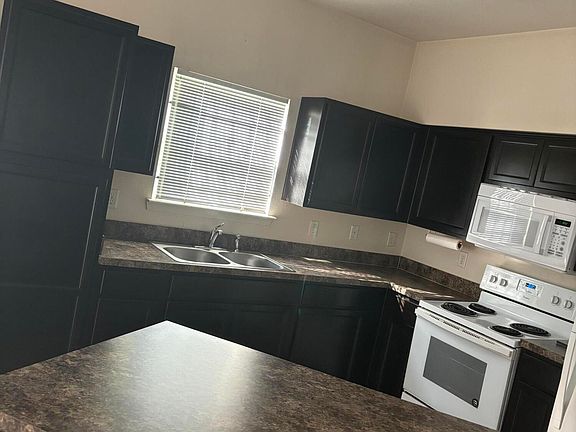 2nd image of 846 ROBINSON Avenue
