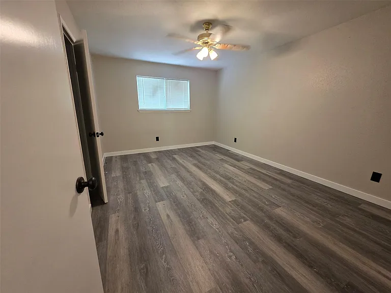 12740 Shannon Hills Dr — Photo 8