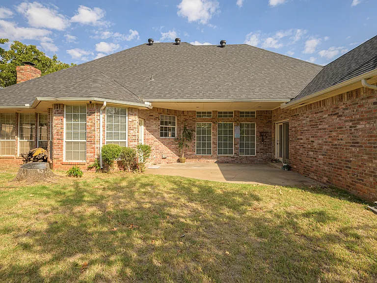 2424 Ashebury Way — Photo 47