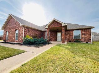 948 NE 30th St, Moore, OK 73160