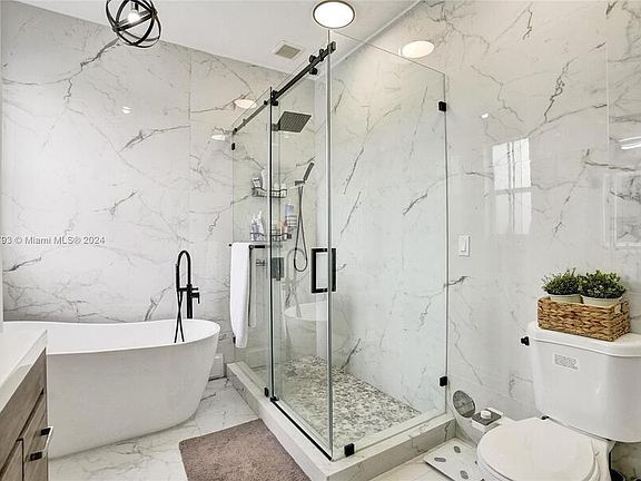 5th image of 1016 NE 208th St #1016