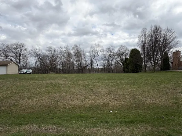 18515 West HILLCREST DRIVE, New Berlin, WI 53146