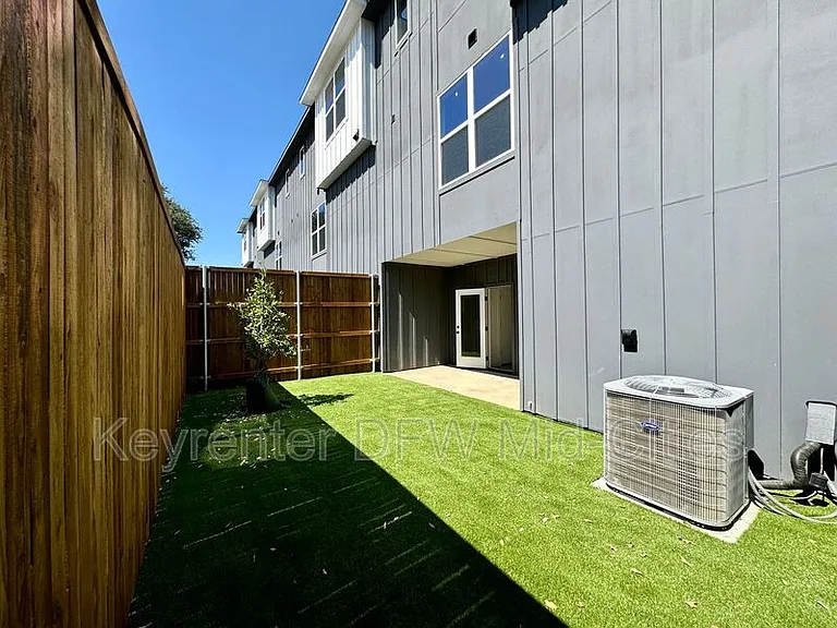 7327 Uloho Way — Photo 23