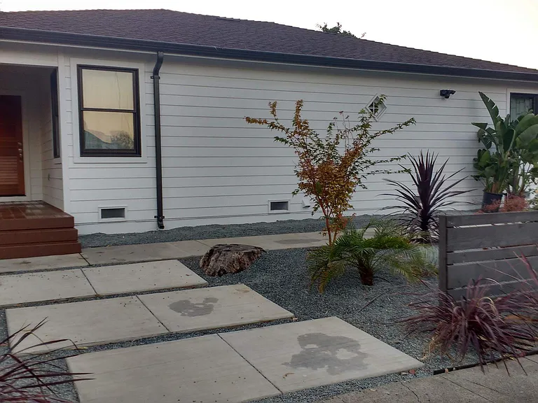 Benton St — Photo 11
